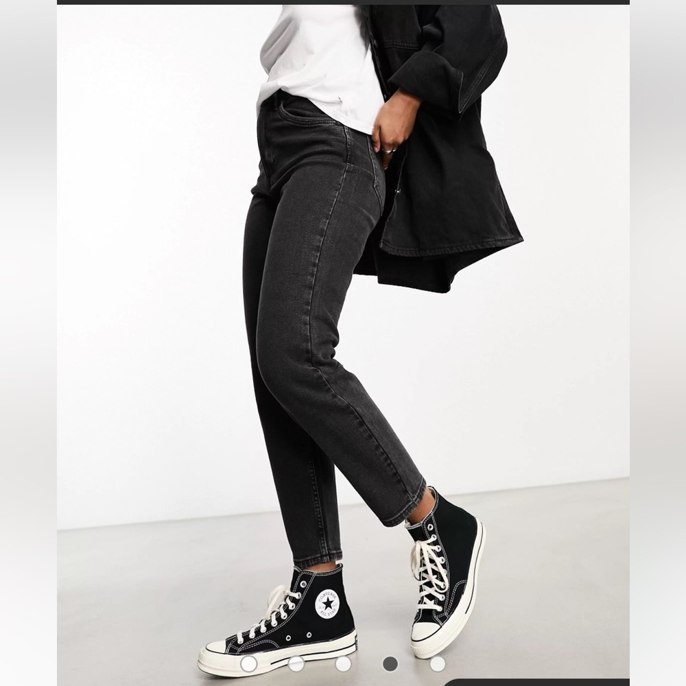 Stradivarius slim mom jean with stretch in black